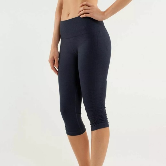 Lululemon In the flow Crop II Size 2 - Picture 2 of 11